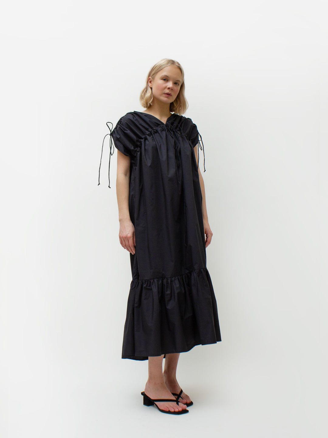 Mironia mekko, musta